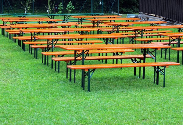 Kühlwagenverleih24 | Bierzeltgarnituren mieten für Ihre nächste Veranstaltung